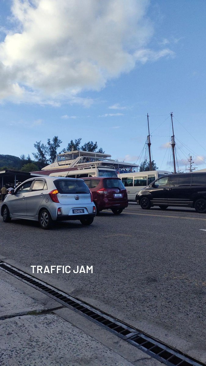 kevinyanuardo's tweet photo. Macet beud https://t.co/mXfKewc6tb