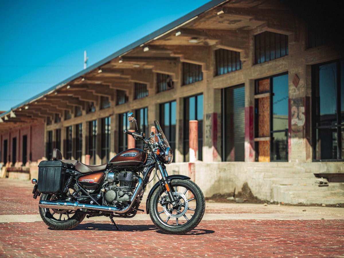 BalpradaMotors's tweet photo. "Houston! We’ve got a Meteor sighting in town.

#RoyalEnfieldMeteor #Meteor350 #CruiseInNewColours #CruiseEasy #RoyalEnfield #RidePure #PureMotorcycling https://t.co/ex7N3fcCxN