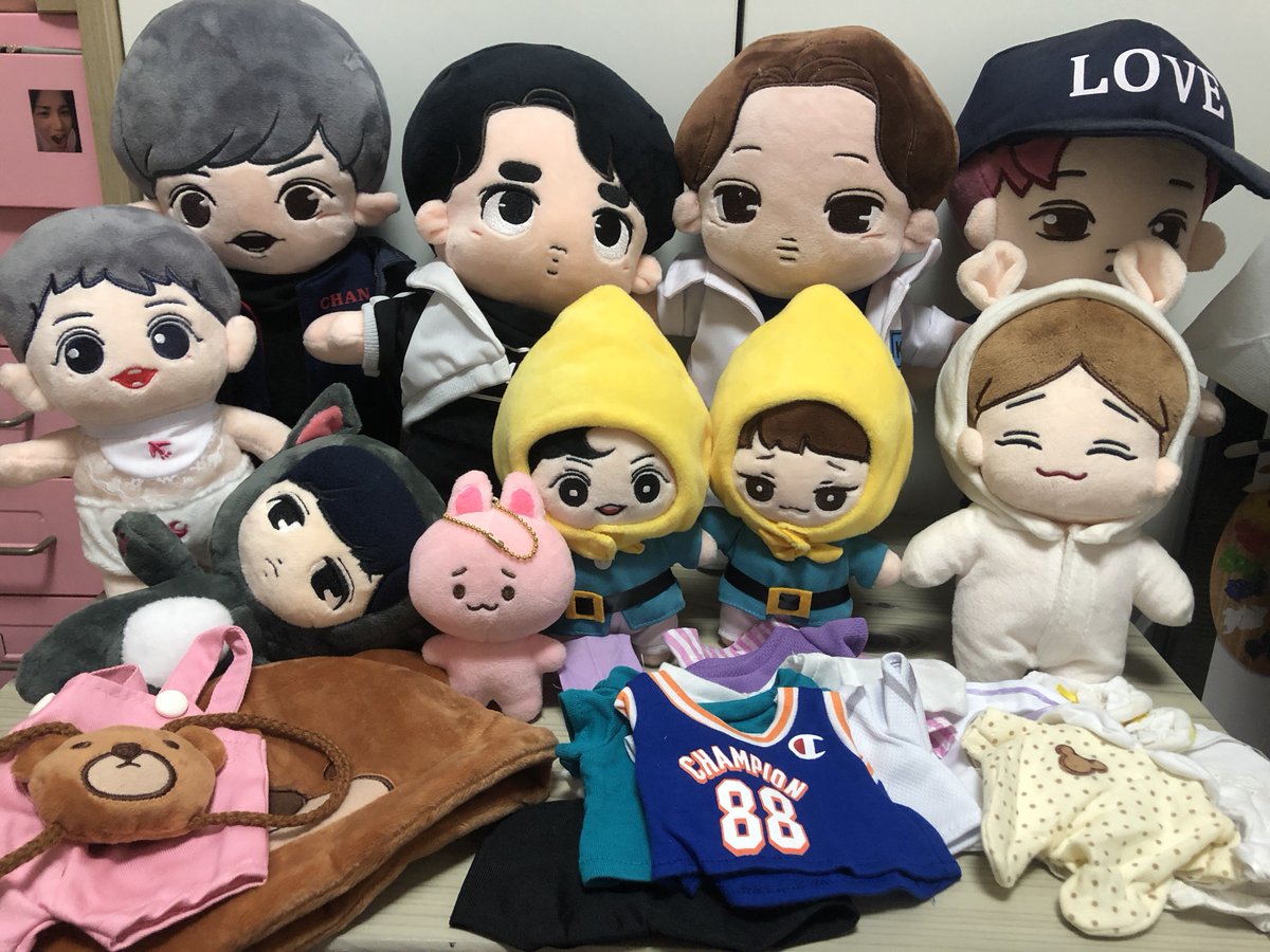 BB__hh's tweet photo. 엑소 인형 양도 
사진 속 인형&amp;인형옷 일괄로 양도합니다
전시만 했고 볼터치, 외출XX
택포 7.0 (편택)
뎀주세요!!

ᄉᄎ  #엑소 #EXO #인형 #백현 #카이 #찬열 #첸 #디오 #인형옷 #원가이하 # https://t.co/aP4KPrEvxm