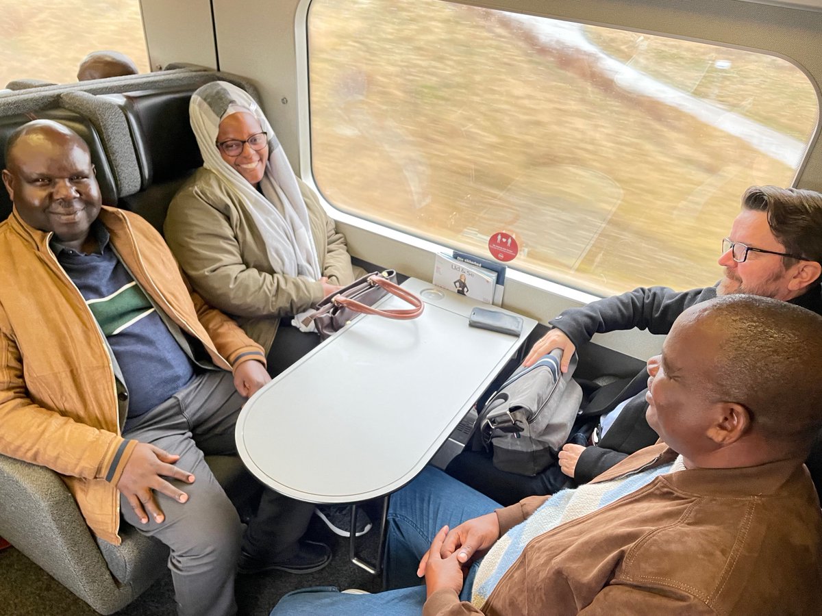 itslearningFI's tweet image. Tansanialaiset vierailijamme junamatkalla  @UCLDK University Collegeen viettämään päivää täynnä esityksiä ja verkostoitumista. Mukana matkustavat #itslearning, Nils, @trondsk, Simone ja Thomas. #itsTansania @CompoundFI @noradno @innovasjonnorge @NactvetZ #SDG #kehitysyhteistyö