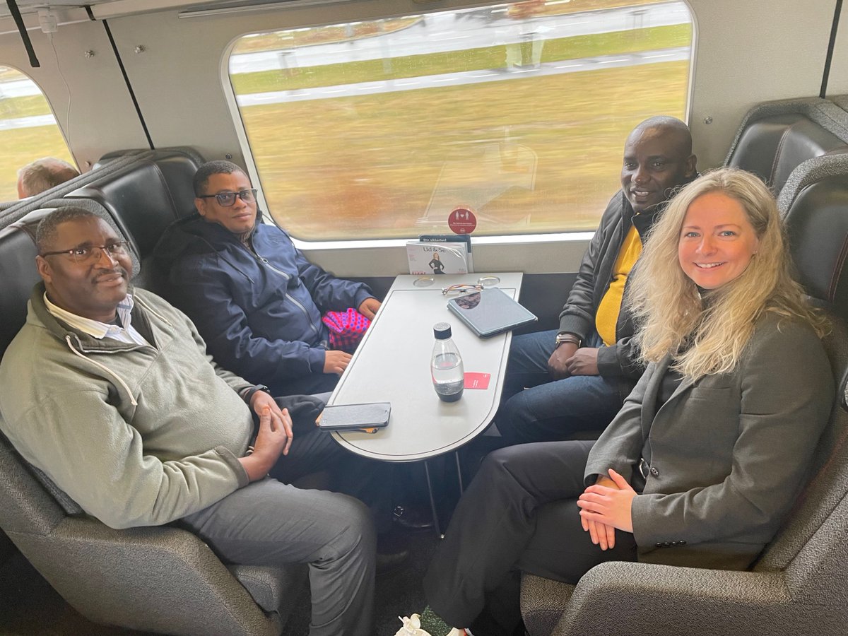 itslearningFI's tweet image. Tansanialaiset vierailijamme junamatkalla  @UCLDK University Collegeen viettämään päivää täynnä esityksiä ja verkostoitumista. Mukana matkustavat #itslearning, Nils, @trondsk, Simone ja Thomas. #itsTansania @CompoundFI @noradno @innovasjonnorge @NactvetZ #SDG #kehitysyhteistyö