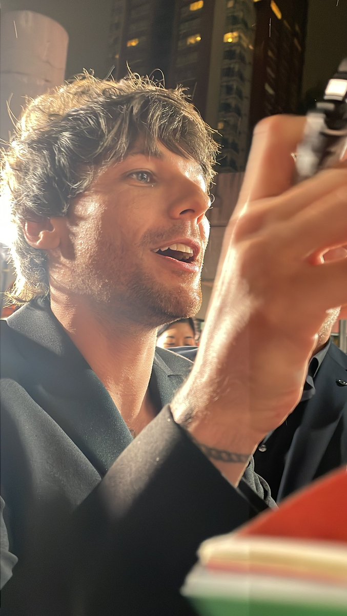 LOUISARCHlVE's tweet image. SUNSHINE