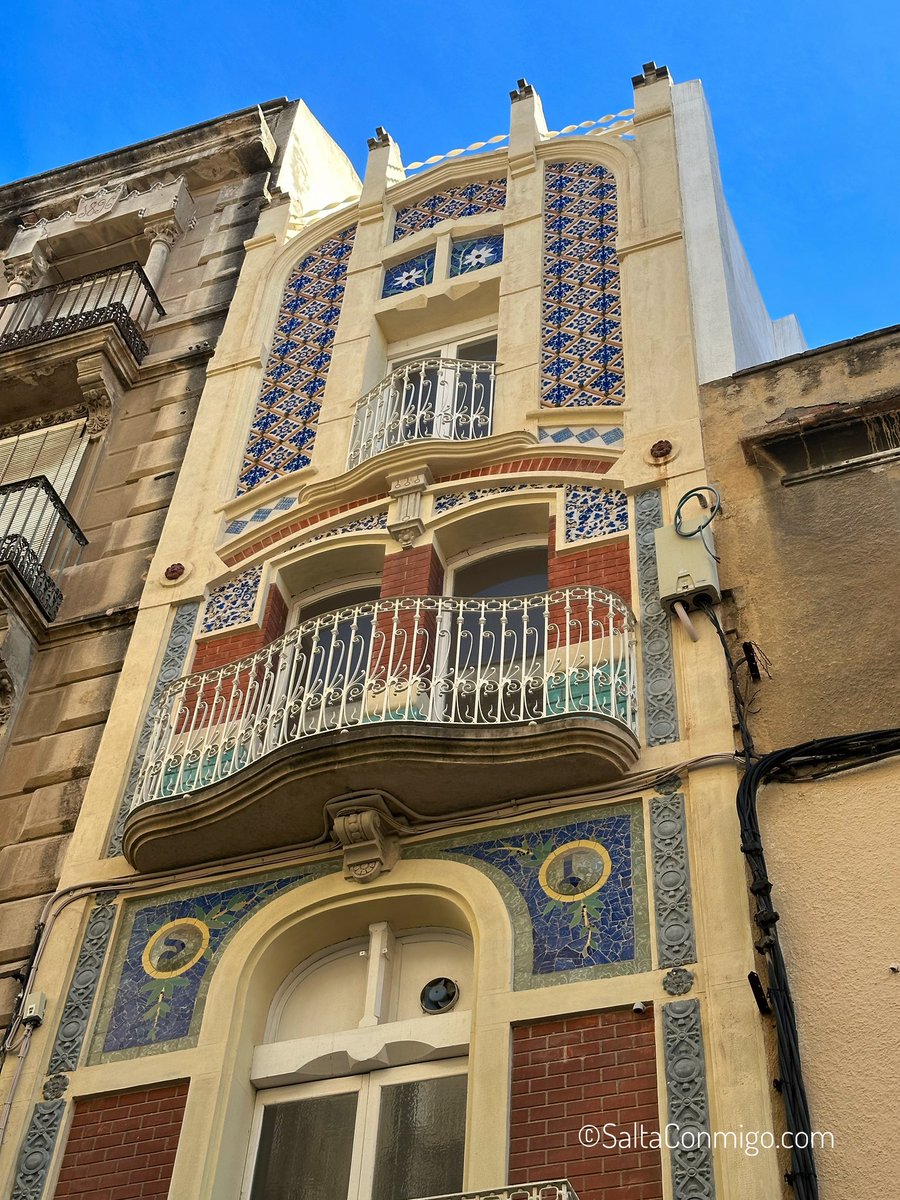 SltCnmg's tweet photo. Lo repetimos: lo del modernismo en Reus es MUY LOCOOOOOO 🤪
#SaltaConGTC #GrandTourCataluña #publi https://t.co/bs9LVQz7mb