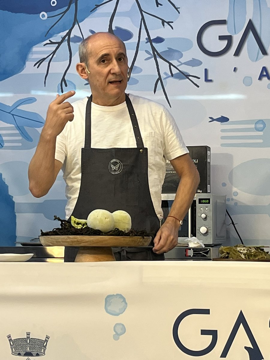 Paco Pérez <a href="/Miramar_P_Perez/">Paco Pérez Miramar</a> cocina el mar con la riqueza de las algas como hilo conductor en la primera ponencia del día en #Gastromar <a href="/gastroevents/">Gastroevents</a> <a href="/FundacioAlicia/">Fundació Alícia</a> <a href="/LAmpollaInfo/">LAmpolla.Info</a>
