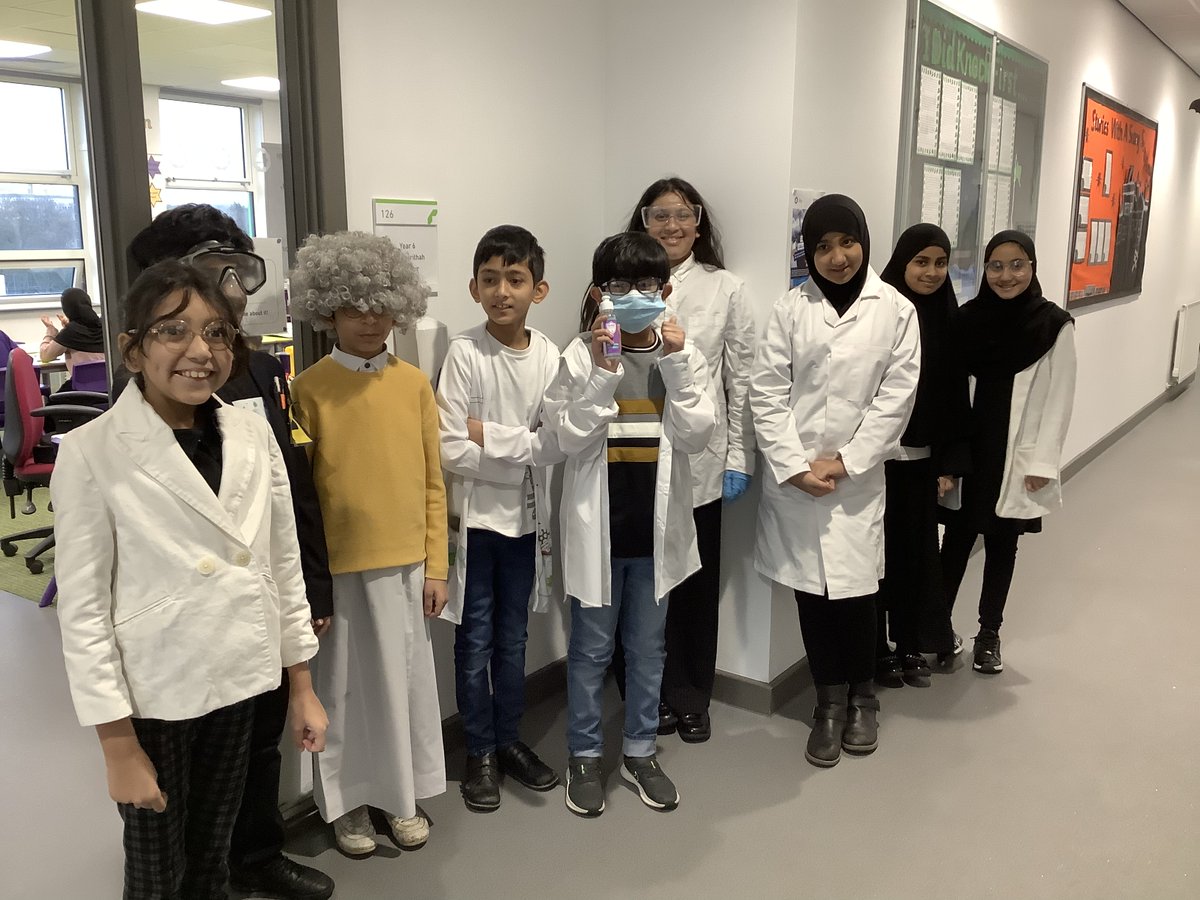 olive__preston's tweet photo. Ambitious Scientists in our school today! #ScienceSuperLearningDay #ScienceWeek #LoveScience #Knowledge #Inspired #Ambition #WeAreSTAR https://t.co/7gE7SF6i0o