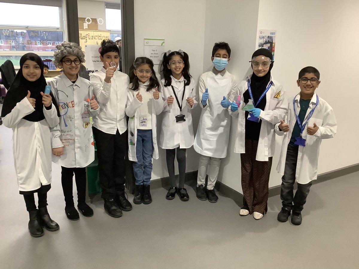 olive__preston's tweet photo. Ambitious Scientists in our school today! #ScienceSuperLearningDay #ScienceWeek #LoveScience #Knowledge #Inspired #Ambition #WeAreSTAR https://t.co/7gE7SF6i0o