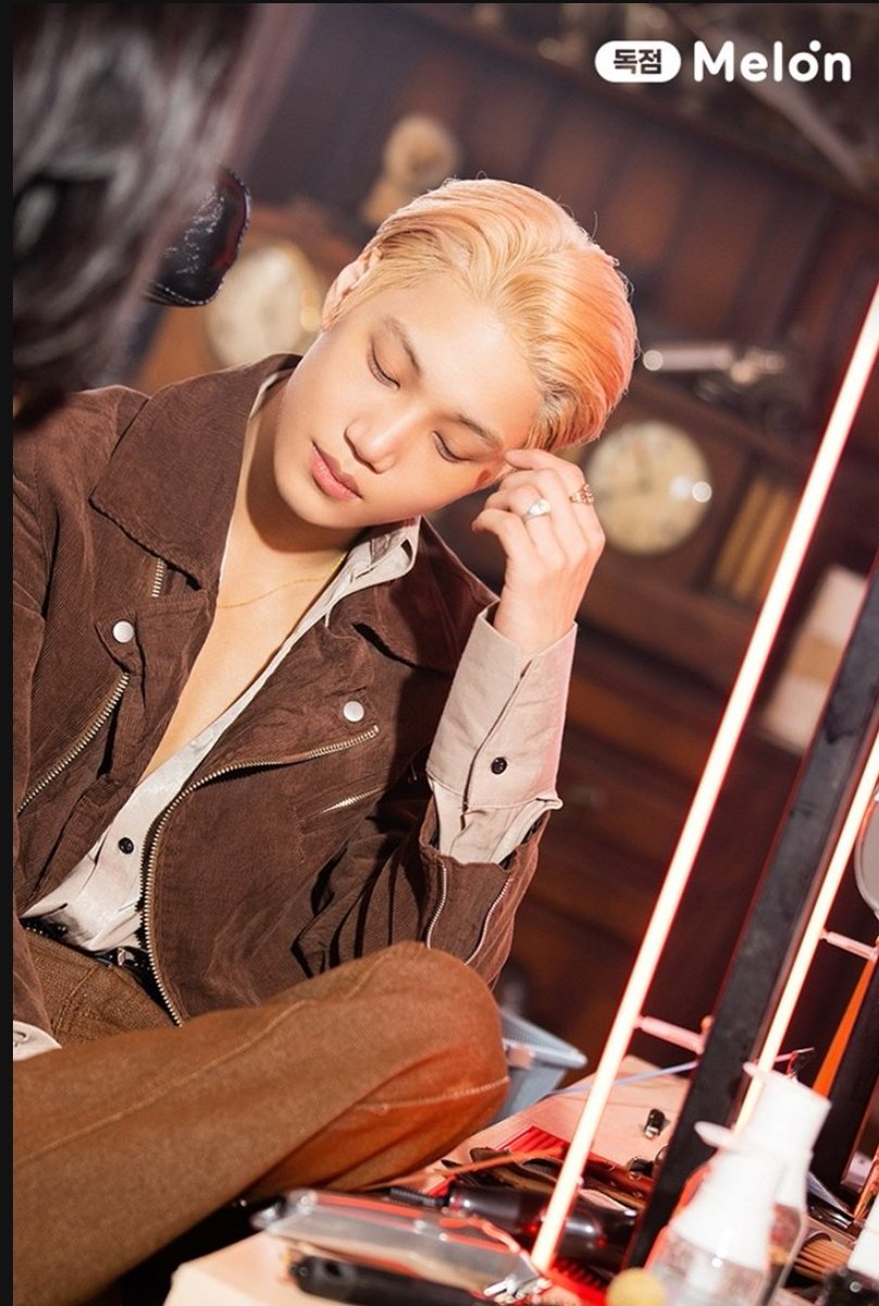 Exodians1's tweet photo. KAI IS BACK 
카이 로버 

#KAI_RoverOutNow
#우주의방랑자_미스터카이
#KAI_Rover #KAI #카이 
@weareoneEXO https://t.co/k6Kf9kw0L9