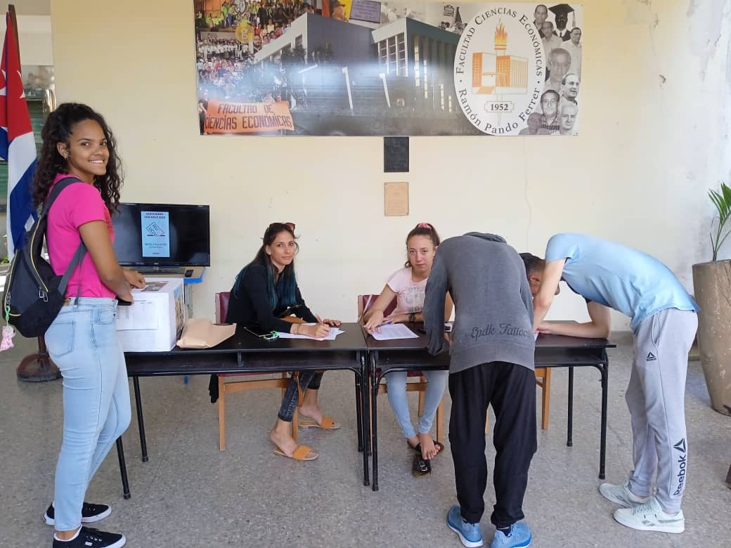 C_Economicas's tweet photo. Elecciones de la @FEU_UCLV  en nuestra FCE!!! 
#MejorEsPosible https://t.co/htw2I4IajY