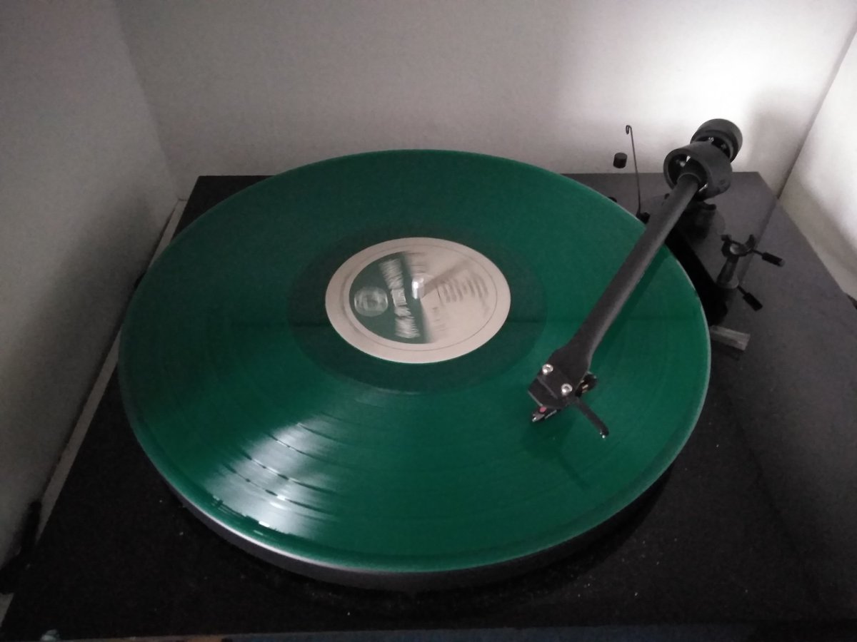 PaulSimber's tweet image. No playing this gem of a 4 way split record which arrived today still sealed. Recorded 12 years ago and put out by Song By Toad. Bought for @sexhandsband  Where are they now? #NowPlaying  #newrecordday #vinyl #vinylrecords