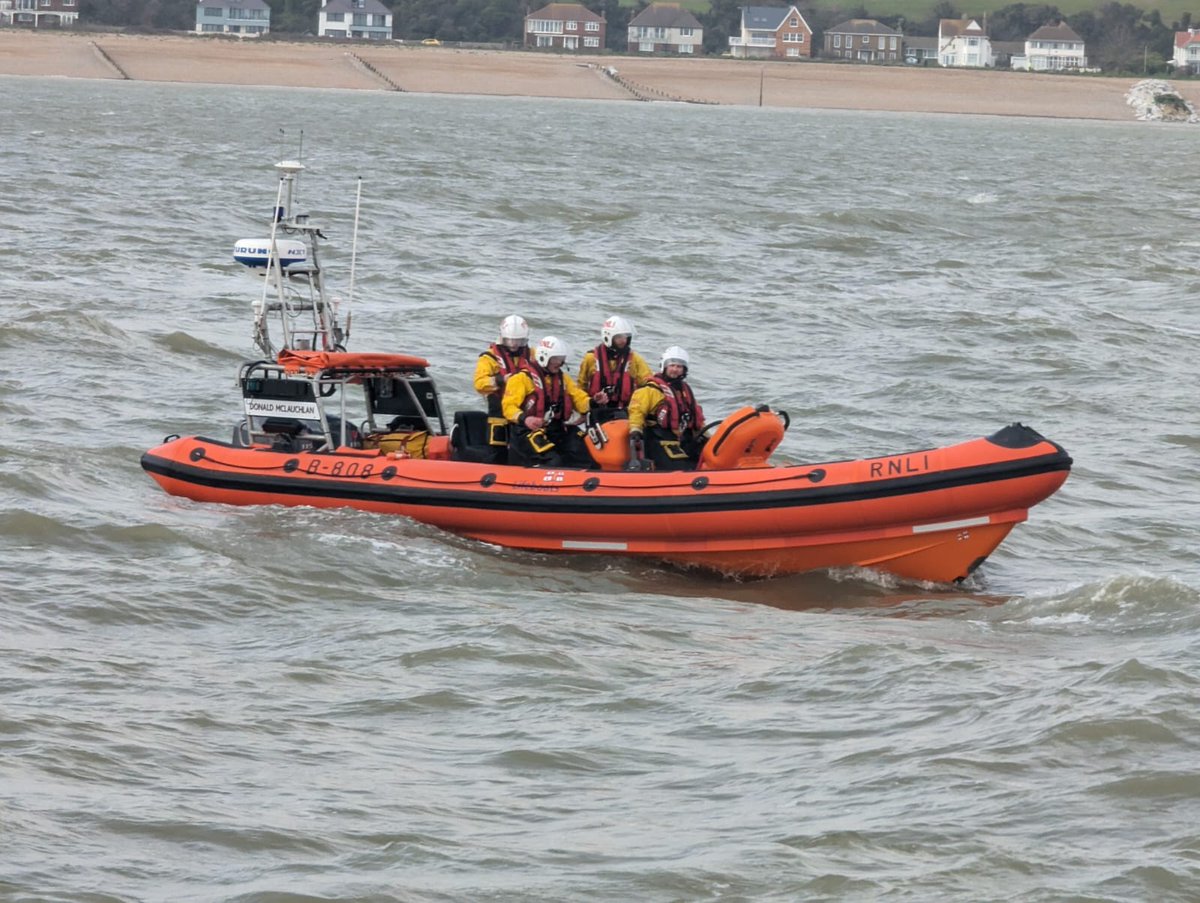 DoverRNLI's tweet photo. As per our usual Sunday morning training sessions, the @dover_rnli crew were pleased to bump into our @RNLIWalmer colleagues aboard their Atlantic 85 B Class ILB off the Kingsdown coast! 

#DoverRNLI #RNLI #walmerrnli #training https://t.co/w8f8xm3K9c