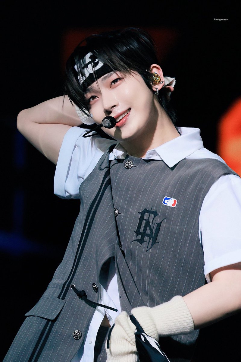 this pic his arms his pretty face oh god he's so not good for my weak heart #sunoo