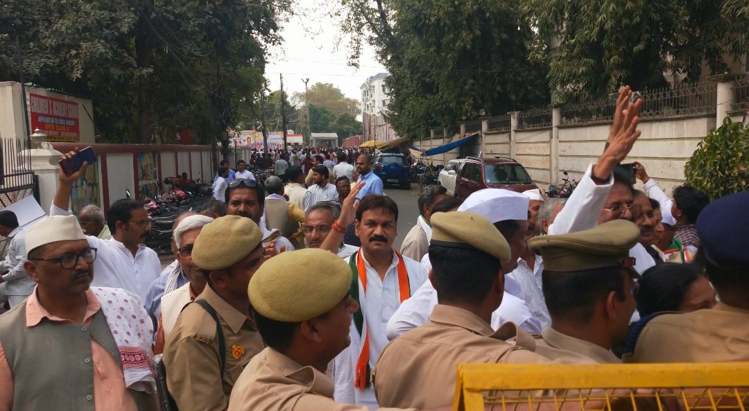 akhilkhaga's tweet photo. देश की संपदा, संसाधन की लूट व सुरक्षा से खिलवाड़ करने वाली घोर पूंजीवाद की भाजपा की कुटिल नीति के विरुद्ध राज्यपाल भवन को मार्च। https://t.co/dBoggwFnmW