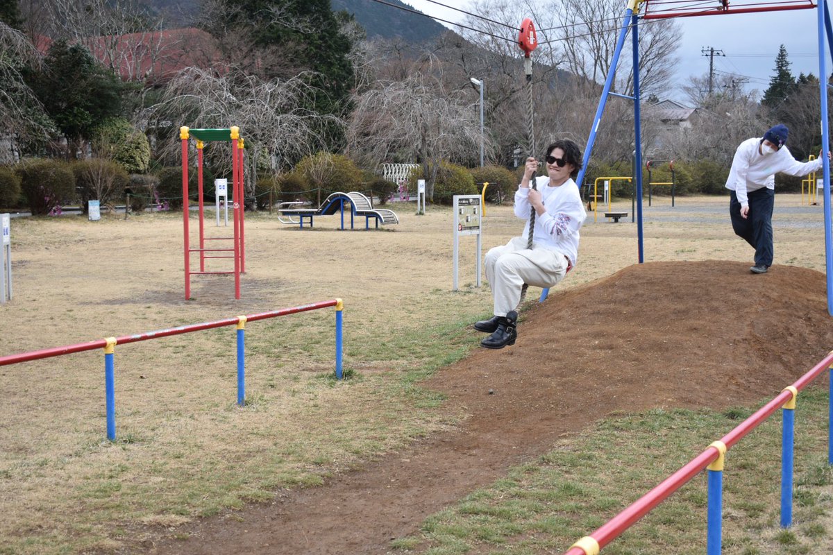 Idiotkoudai's tweet photo. トラブルいっぱいの箱根旅行
 #僕らの旅行はいつも車のトラブル有り
 #電車で3時間 https://t.co/vEKxDqlmOQ