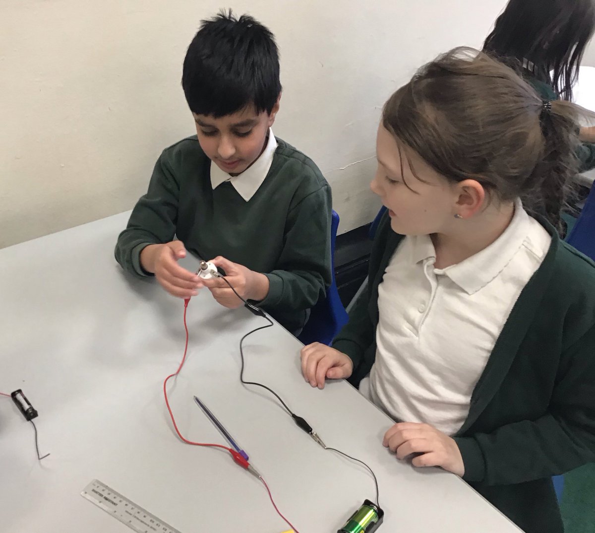 3/4E have loved experimenting with different components, conductors and insulators to create different circuits. 🔦 <a href="/EPSElton/">Elton Primary School</a>