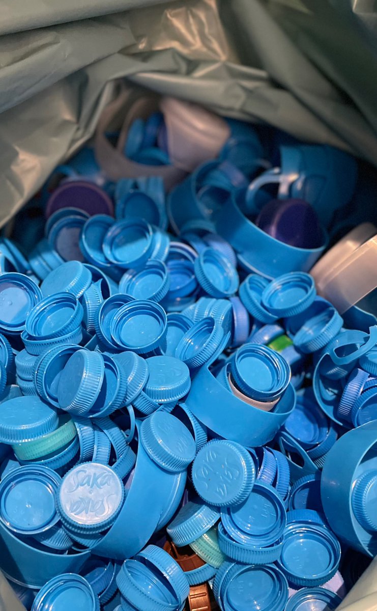 ceytutkun's tweet photo. Deprem bölgesindeki tekerlekli sandalye ihtiyacı için plastik kapak topluyoruz, @tofdgenelmerkez ‘e ulaştıracağız. Siz de biriktiriyorsanız bana iletebilirsiniz🙏🏼 https://t.co/dQ963BcQeO