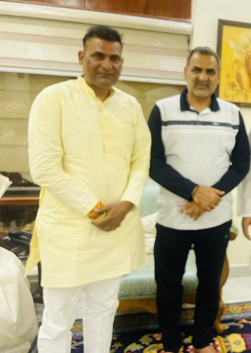 NirwalVinod's tweet photo. आज दिल्ली में केंद्रीय मं���्री संजीव बालियान आवास पर शिष्टाचार भेट हुई https://t.co/CKISEK5OLC