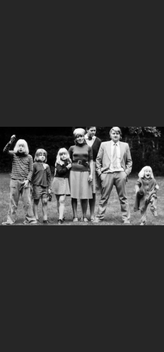 PaulBurkester's tweet image. #FionaBruce so full of herself wife beating mitigator @RefugeCharity @StanleyPJohnson @bbcquestiontime Bruce's position completely UNTENABLE #SackBruce
P.s what's happened to #ConservativePost ?