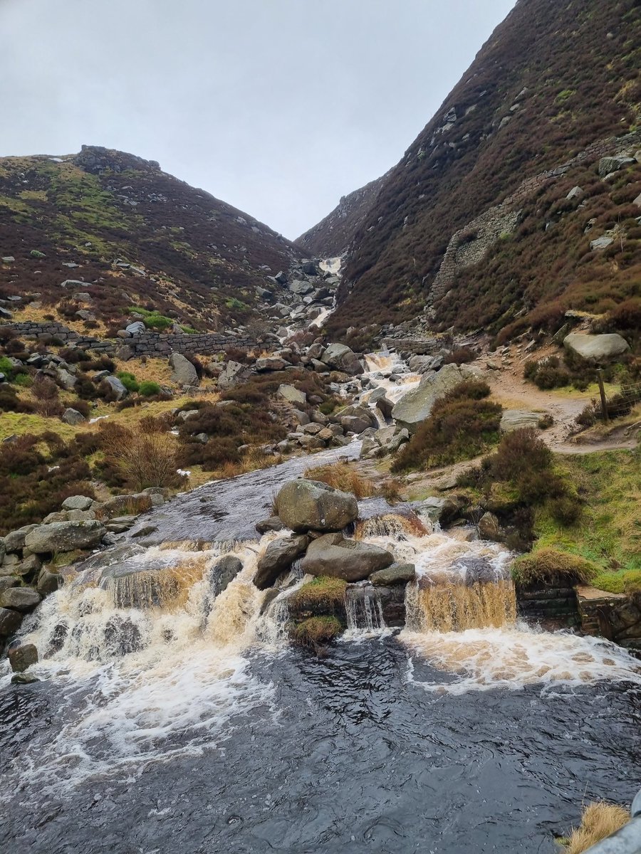 VickiA999's tweet photo. The weather was hideous for today's training walk 🌧🌧🌧 Bet @AidieT3 was glad he joined us 😆 #3PeaksTraining #Dovestones #BeforeAndAfter 🙈 #ControlRoomOperators 📞🔥🚒 https://t.co/EF56BJ0h5o