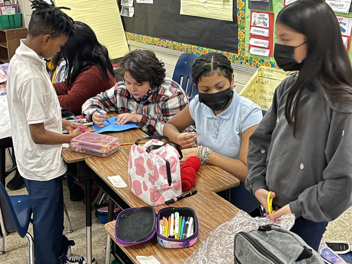 GNSES_PGCPS's tweet image. Science teacher Ms. McHose challenges her 4th graders to build a kite out of anything they can find in the classroom.  #mindsatwork   @pgcps @PgcpsScience @ProudIDShields6 @bkbornjabredap