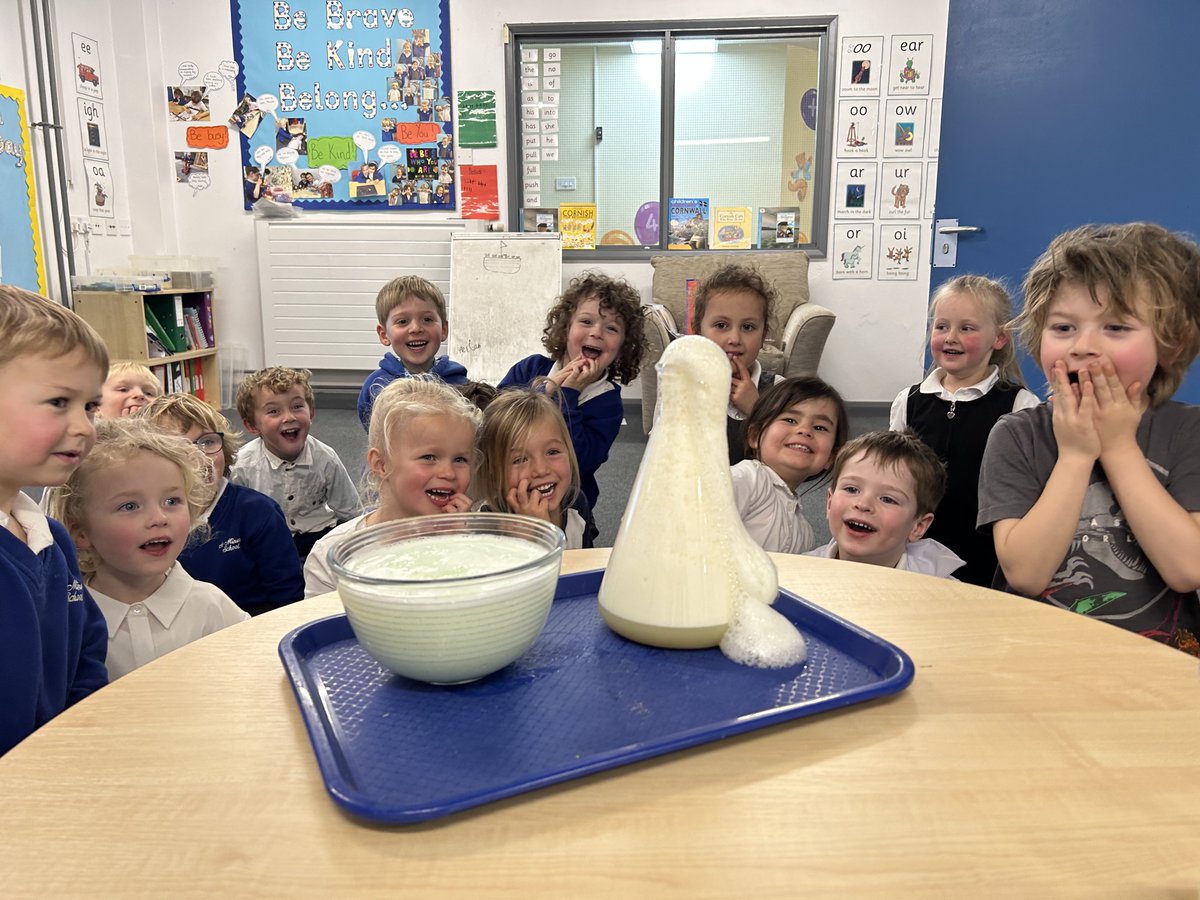 StMinverSchool's tweet photo. Cowrie Class and their first experiment of Science Week... foaming fizz!!! 💙 https://t.co/DOyhN12Cpx