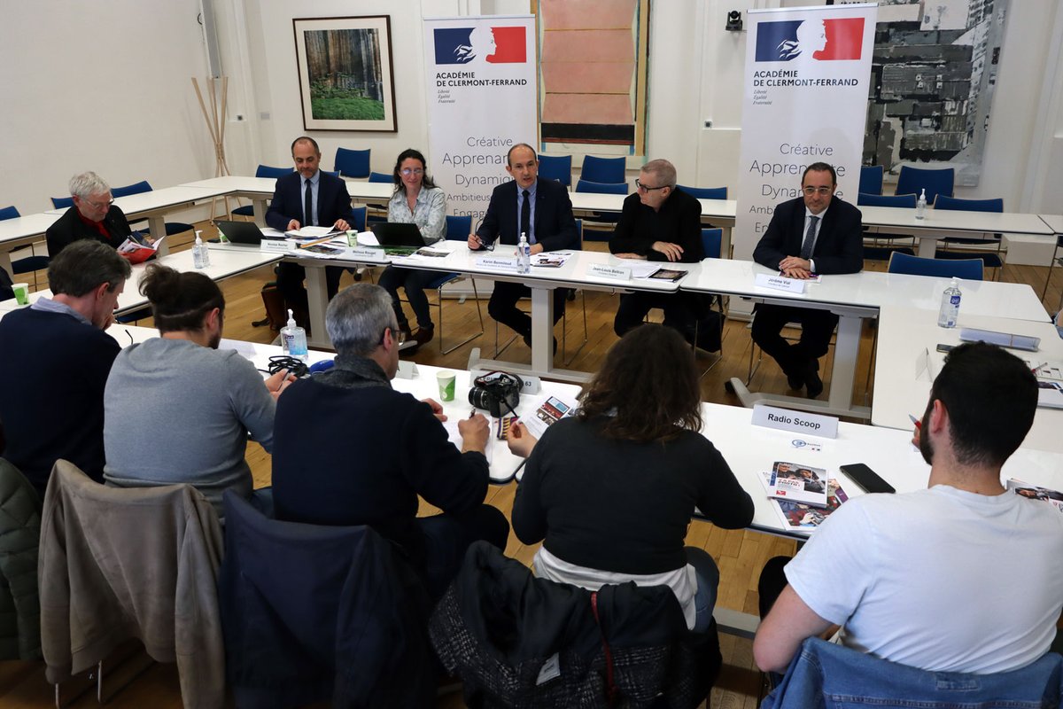 acclermont's tweet image. Le recteur @BenmiloudKarim et Jean Louis Beltran @fondatvarenne présentent aux médias le programme académique de la 📷34e Semaine de la presse et des médias dans l&apos;École® qui aura lieu du 27 mars au 1er avril 2023. 
+ d&apos;info : ac-clermont.fr/media/37262/do…
#SPME2023 #ÉducMédiasInfo