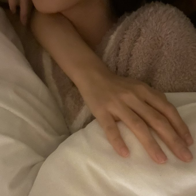 今日も一日お疲れ様でした🌙  ayaちゃんの腕の中で眠ります^.ˬ.^♡ https://t.co/Po0yirmqru