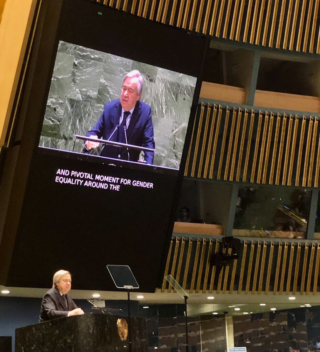 GrandinUlrika's tweet photo. FN:s högst placerade feminist - Generalsekreterare Guterres- talar just nu med kvinnorättsorganisationer från hela världen här i New York. 
Han lyfter digitaliseringens hot och möjligheter och vikten av finansiering till kvinnorättsorganisationer! 💪🏻💙
#CSW @UNWOMENSweden https://t.co/c47DcwG0BT