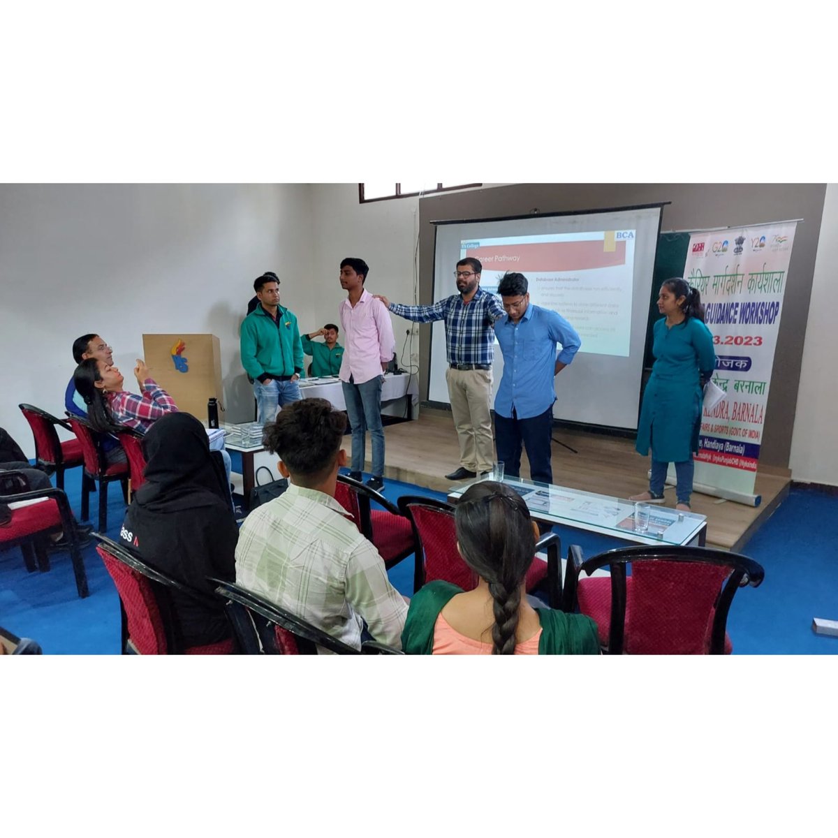 MYBHARATBARNALA's tweet photo. #CareerGuidance workshop organised by Nehru Yuva Kendra Barnala in YS College 
@Nyksindia 
@nyksPunjabCHD 
@YASMinistry 
@DPRO_Barnala 
@NyksSpecial 
@NyksProgramme https://t.co/HlZcqLp3WN