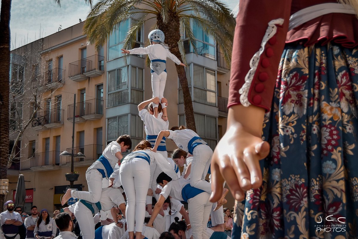 Arrenquen les actuacions castelleres. Diuemenge va ser la Jornada de la Dona organitzada per els <a href="/FalconsVilanova/">Falcons de Vilanova i la Geltrú</a> i hi van participar <a href="/bordegassos/">Bordegassos de Vilanova</a> <a href="/DracdeVNG/">Drac de Vilanova i la Geltrú</a> <a href="/gegantsvng/">Gegants de Vilanova i la Geltrú</a>  i bastoners de Roquetes