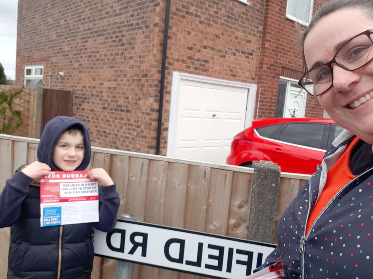 HON24885's tweet photo. An hour well spent yesterday on Cranfield Road #hawkleyhall delivering our latest newsletter for #worsleymesnesward
Thanks Son for helping me out ๐ฎ๐ณ
Don't forget your I.D & 3-Votes for Labour on May 4th ๐น https://t.co/eRV9fRWlXX