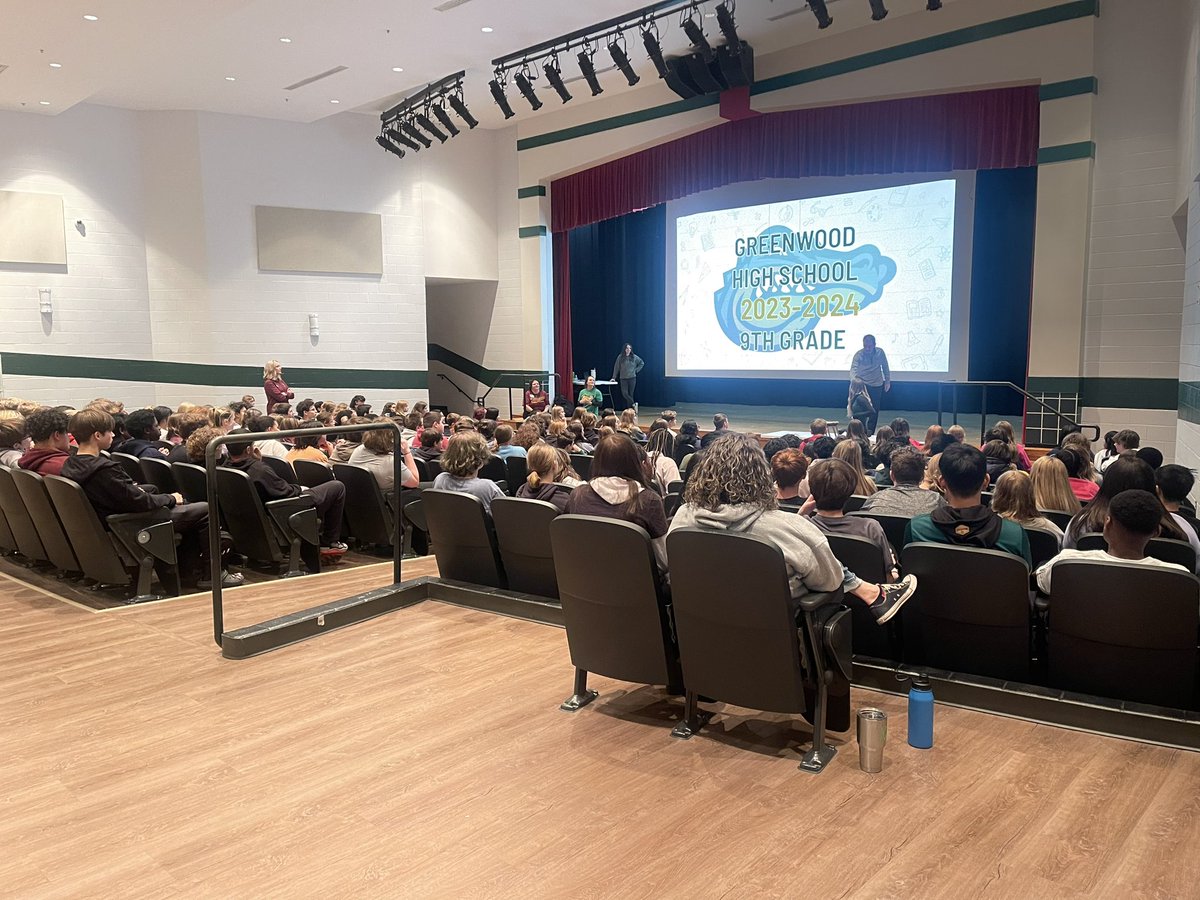 8th graders from <a href="/DrakesCreekMS/">Drakes Creek Middle</a> are attending incoming Freshmen tours <a href="/GwoodHS/">Greenwood High School🐊</a> this morning!