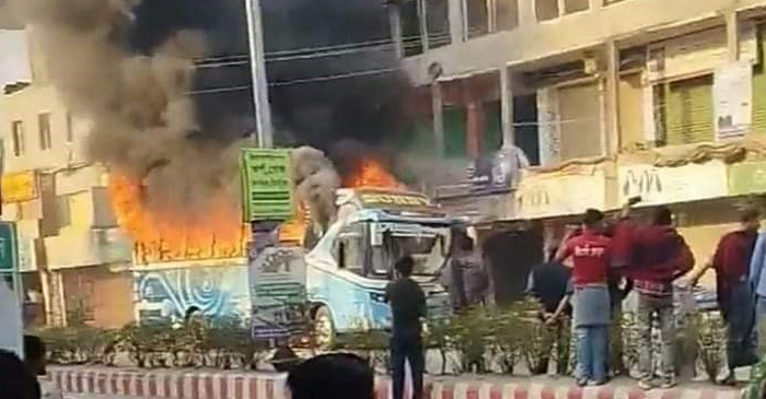 মানিকগঞ্জে শিক্ষা সফরের বাসে আগুন