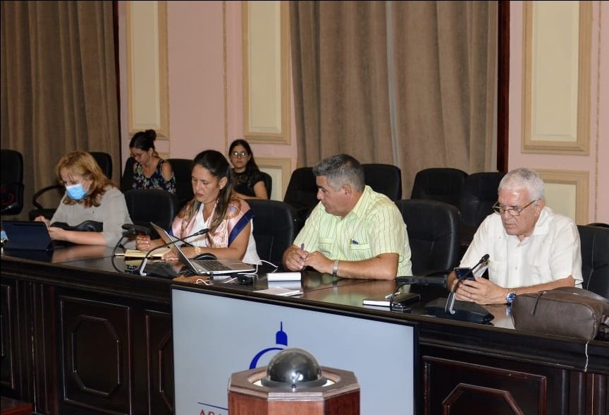 Se desarrolla en el Capitolio encuentro con diputados de la IX Legislatura de la @AsambleaCuba en seguimiento crítico a acuerdos sobre el comportamiento del Programa de Atención Materno Infantil y acciones de intersectorialidad