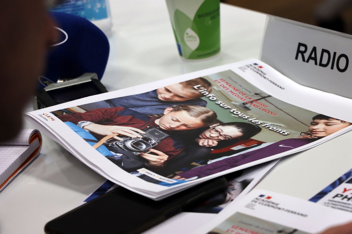 acclermont's tweet image. Le recteur @BenmiloudKarim et Jean Louis Beltran @fondatvarenne présentent aux médias le programme académique de la 📷34e Semaine de la presse et des médias dans l&apos;École® qui aura lieu du 27 mars au 1er avril 2023. 
+ d&apos;info : ac-clermont.fr/media/37262/do…
#SPME2023 #ÉducMédiasInfo