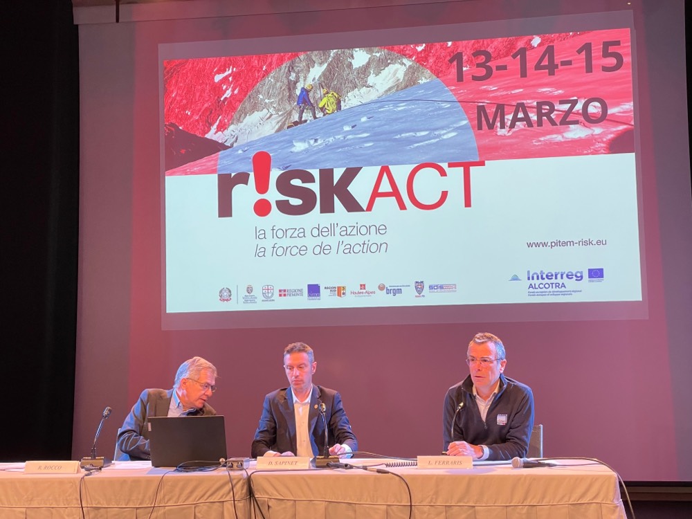 Sindacə, espertə e cittadinə per la riduzione del rischio🗺️È in corso la conferenza stampa di #PITEMRISK per l'evento finale di RISK ACT, che ha previsto la realizzazione di percorsi partecipati per la costruzione di piani di protezione civile in Liguria, Piemonte e Valle d'Aosta