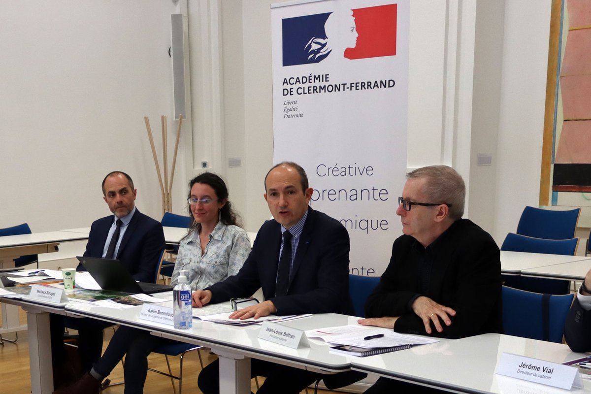 acclermont's tweet image. Le recteur @BenmiloudKarim et Jean Louis Beltran @fondatvarenne présentent aux médias le programme académique de la 📷34e Semaine de la presse et des médias dans l&apos;École® qui aura lieu du 27 mars au 1er avril 2023. 
+ d&apos;info : ac-clermont.fr/media/37262/do…
#SPME2023 #ÉducMédiasInfo