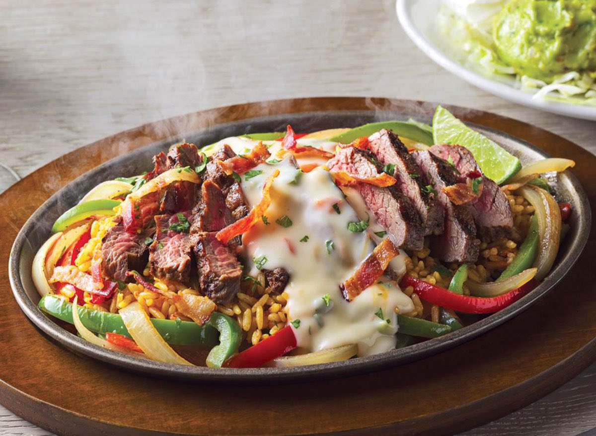 FanOFtheBees's tweet photo. @uhcallort @Applebees Can’t hear you hating over the sound of this sizzlin Applebees fajita 😎🍎🐝 https://t.co/cv4zeWTCfC