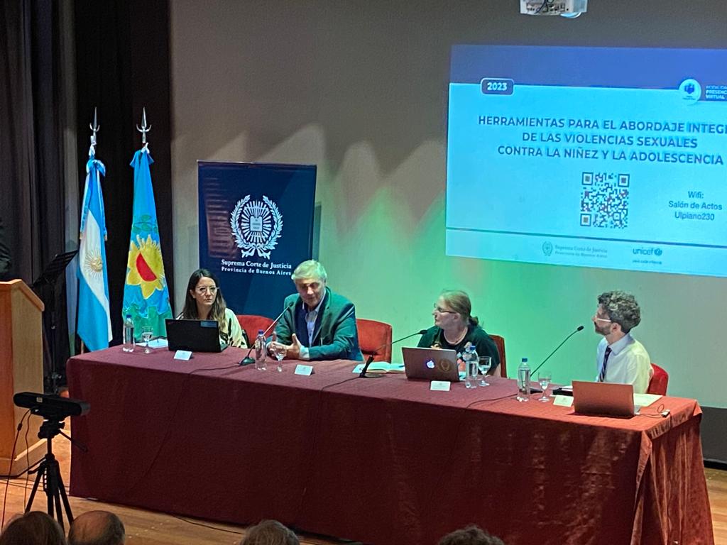 UNICEFargentina's tweet photo. Hoy junto a la Suprema Corte de Justicia de la provincia de Buenos Aires debatimos en el Encuentro Herramientas para el abordaje integral de las violencias sexual contra la niñez y adolescencia, con la participación de distintos actores del poder judicial, ejecutivo y legislativo https://t.co/nMG0kHsCTm