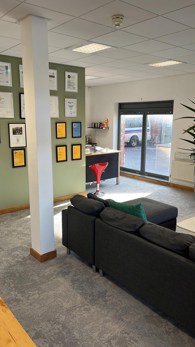 KKEarchitects's tweet photo. #office #refresh #newcarpet @TarkettUK Desso Desrt,  expertly fitted by @Richtanner3 https://t.co/f8t9LhbR4b