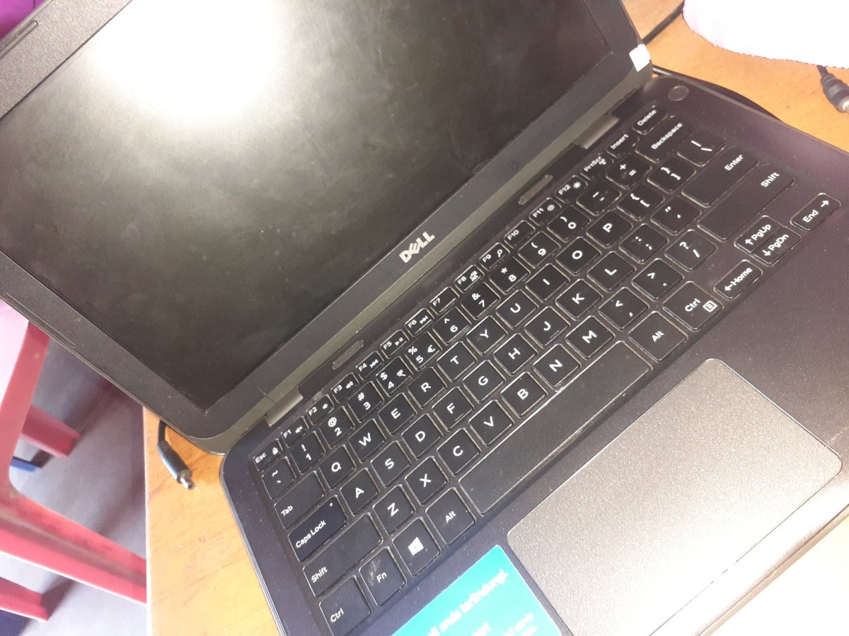Dell laptop
Ram gb 4
Hdd 500
Portable laptop
Inakaa na charge 2.5hrs 
Nicheki 0719954248
#nipedili #gulio #twittergulio