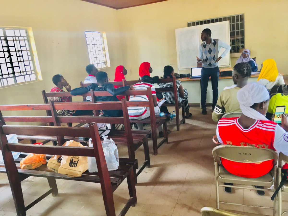 SukutaRCHL's tweet photo. 25 of our volunteers on week 2 of the Livelihood, life skills, Career and Career guidance training with @nsgambia
 @SukutaRCHL https://t.co/xvQPM0wfW8