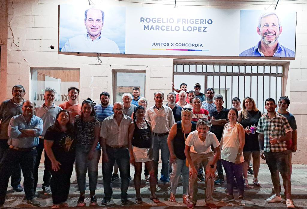 a_marcelolopez's tweet photo. Para construir una📍Concordia con futuro es necesario que nos involucremos, que aportemos nuestras ideas y propuestas para cambiar nuestra ciudad. Todos los martes nos encontramos con vecinos que se suman al equipo decidios a transformar. https://t.co/CH06QzDuWN