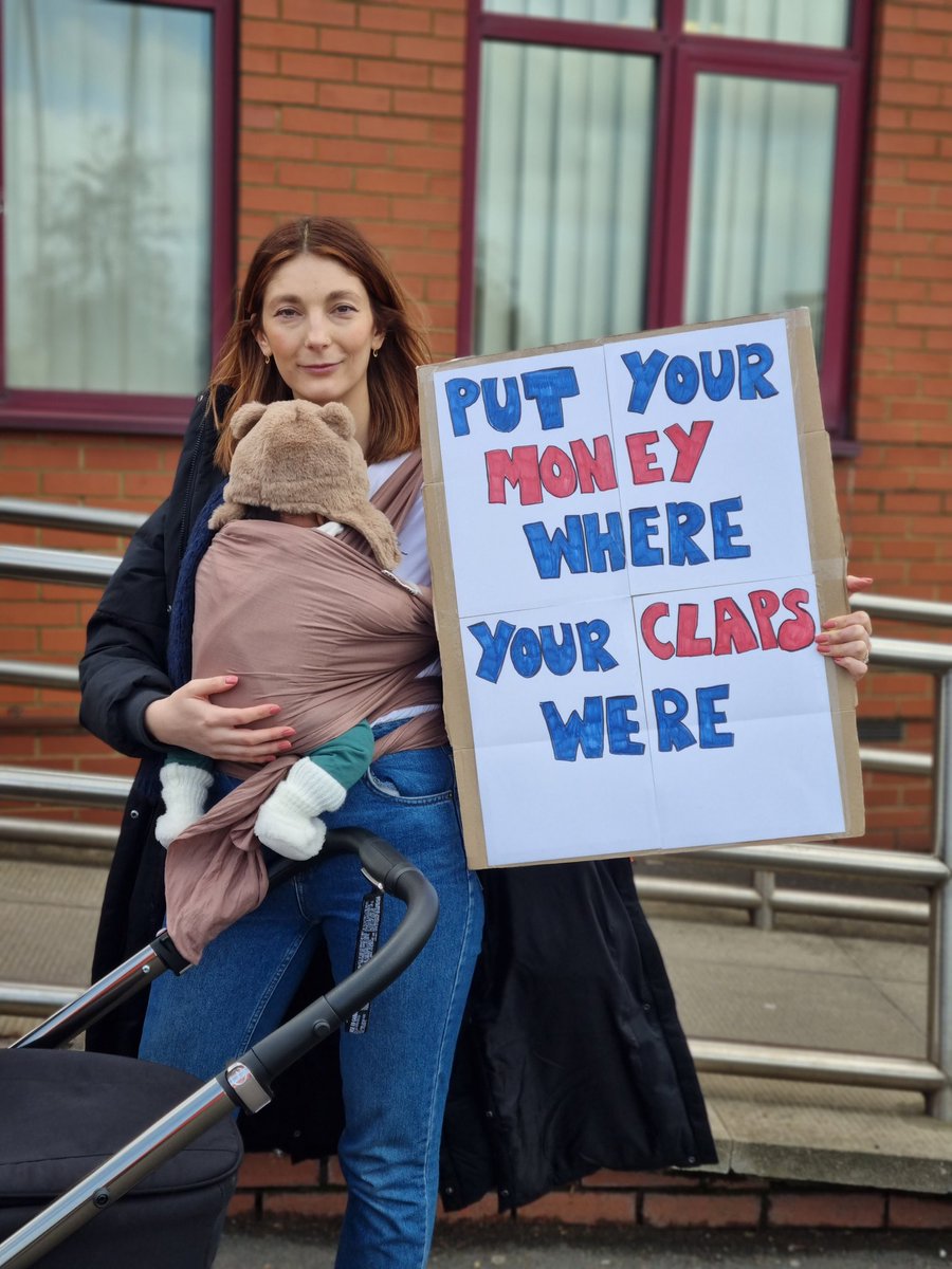nashburner's tweet photo. Hey @RishiSunak
@SteveBarclay My baby and I have a message for you 

 #JuniorDoctorsStrike
#PayRestoration https://t.co/vTymUFTJz7
