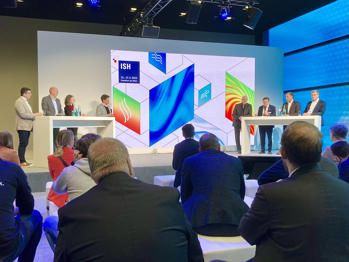 Aktueller O-Ton von der BDH-Talkrunde auf der #ISH „Grüne Moleküle im Wärmesektor“: „Die Grundvoraussetzung ist, dass wir alle mitnehmen. Wir müssen dem heterogenen Gebäudebestand gerecht werden. Da reden wir auch über eine soziale Frage" – Dr. Timm Kehler, Vorstand @zukunft_gas