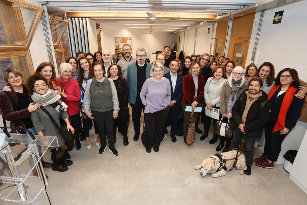 BCN_Accessible's tweet photo. 🔛 Avancem en la inclusió al món laboral de les persones amb discapacitat i amb trastorn de salut mental.
✅Nou pla d'accions @barcelonactiva i #BCN_Accessible per a la inclusió social, l'ocupació i la promoció econòmica en el mercat de treball.
🔗https://t.co/9IGL5zpsib https://t.co/uikE6RrnvG