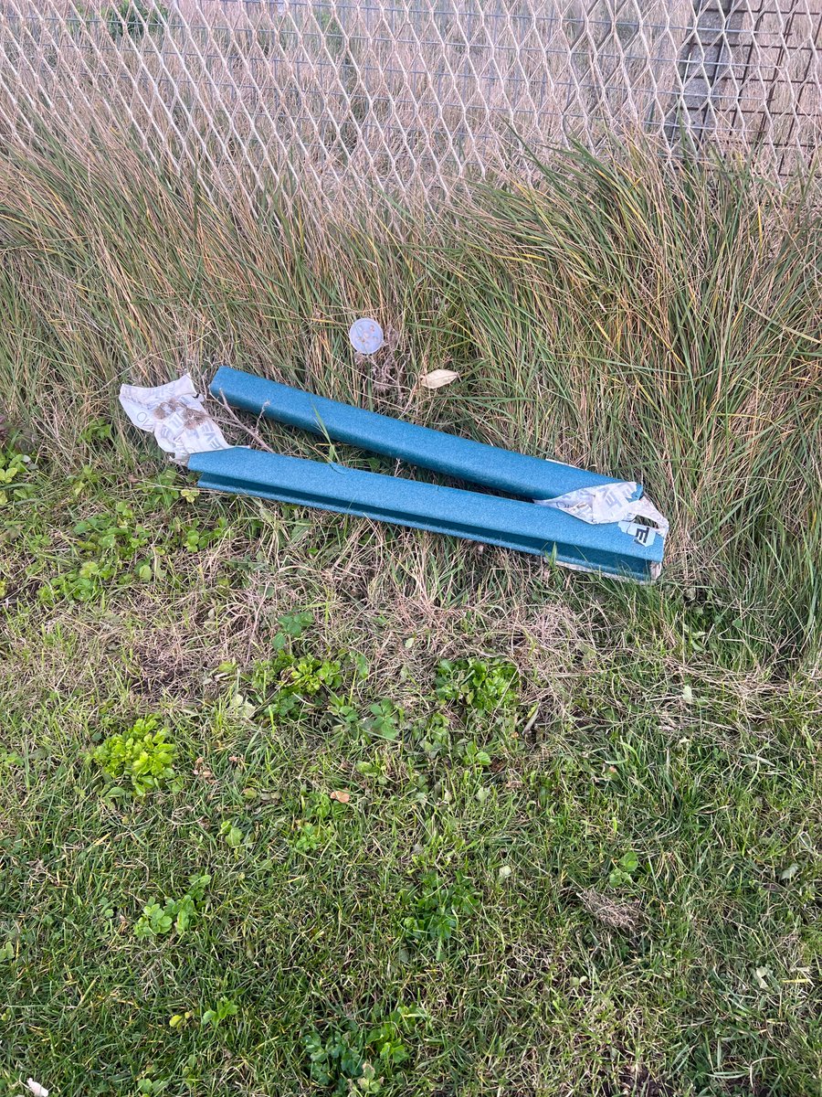 botany_of's tweet photo. @ShepherdNeame please ask your contractors at Botany Bay to stop site waste blowing on to clifftop and beaches. #thanet #beaches #PlasticPollution @EnforcementTdc https://t.co/OOhCT6D2bC