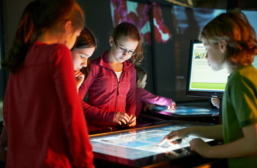 clc_sic's tweet photo. Whether you’re travelling or staying local, visit our #CNTower, #OldPortMTL, @centresciences and #DownsviewPark to play, discover, connect and create some unforgettable memories this March Break https://t.co/FNRsJFsKYX https://t.co/g48iC7xjb2