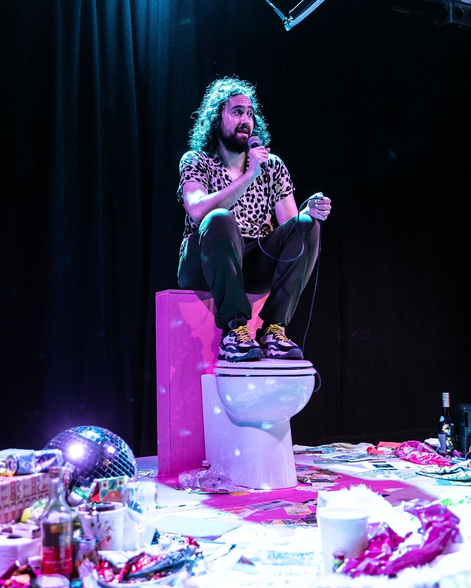 DontLetDaveWin's tweet photo. ✨ LAST EPISODE OF SERIES 1! ✨

EPISODE 8: Benjamin Salmon (with Claire and Ronny) 

We discuss @benjaminsalmon_ ’s one person show ‘Blowhole’, queer representation within the industry, and the importance of taking the scary jobs! 

Listen now! 🎧 https://t.co/nbWq1uPPE5