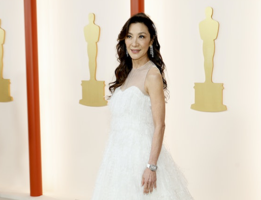 ElementsCC3's tweet photo. Michelle Yeoh wins best actress Oscar for 'Everything Everywhere All at Once'.
#杨紫琼 #第95届奥斯卡颁奖典礼 #MichelleYeoh #小金人 #奥斯卡2023 #Oscar2023 #楊紫瓊 #OscarsOnAstro #Oscars #EverythingEverywhereAllAtOnce #ENTERTAINMENT #奇異女俠玩救宇宙 #媽的多重宇宙  #oscar #Oscar https://t.co/YNs7ngHK0J