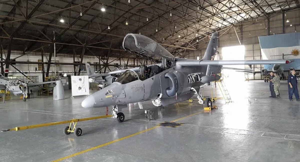PucaraDefensa's tweet photo. Mantenimiento en la @FuerzaAerea_Arg
@MindefArg @EMCOFFA_Arg #armacuar #amq #areamaterial #mantenimiento #modernizacion #actualizacion @BellFlight @fadea_oficial_ @Beechcraft #dgm #DGAMC #ram @invapargentina @embraer #A4AR #emb312
https://t.co/sRywStnYKP https://t.co/9OFpyBg7DV
